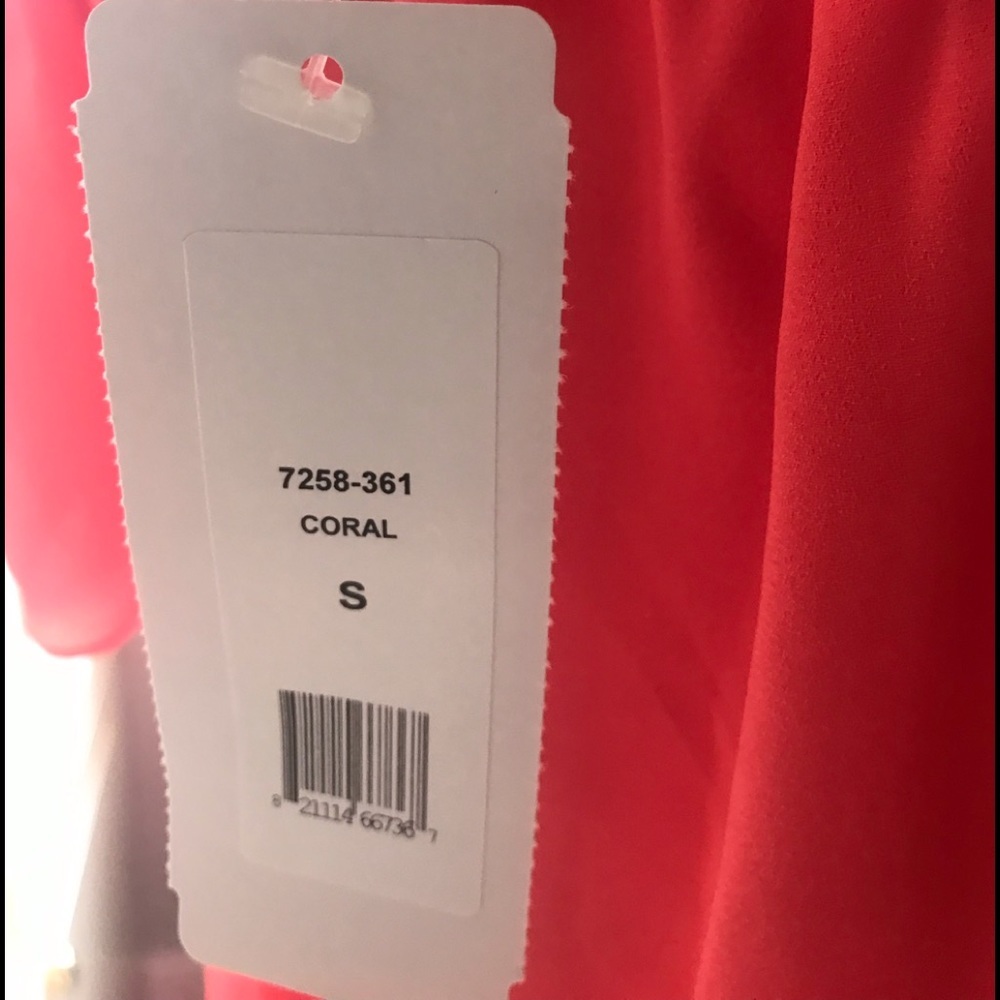Alex and Alex NWT Coral OFF OR ON SHOULDER ROMPER - Picture 4 of 8